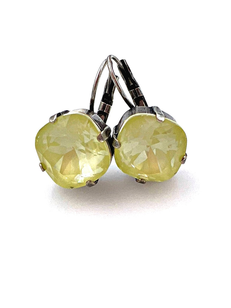 Queen Earrings - Spring Chicky